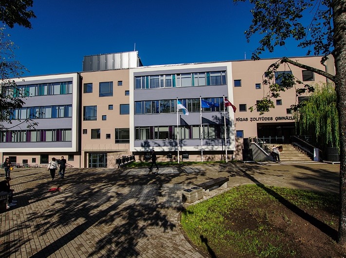 Ruses iela 22 (Zolitūdes ģimnāzija)