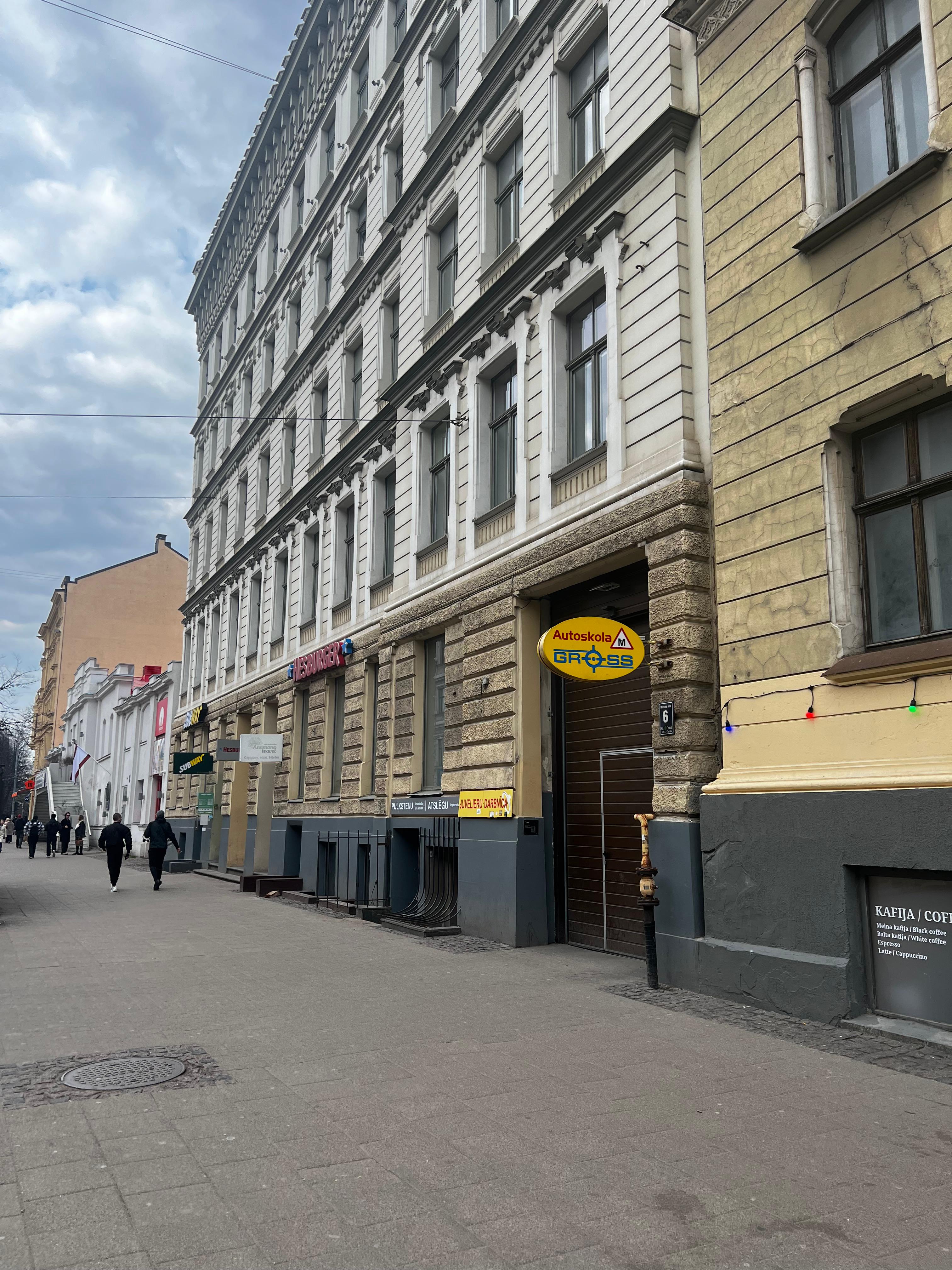 Merkeļa iela 6 (1.stāvs, pagalmā)